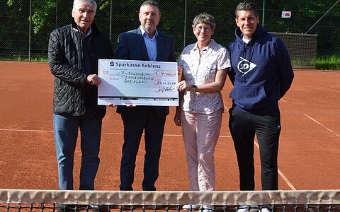 Sparkasse Koblenz unterstützt den Tennisverband Rheinland e.V. Checkübergabe_Sparkasse